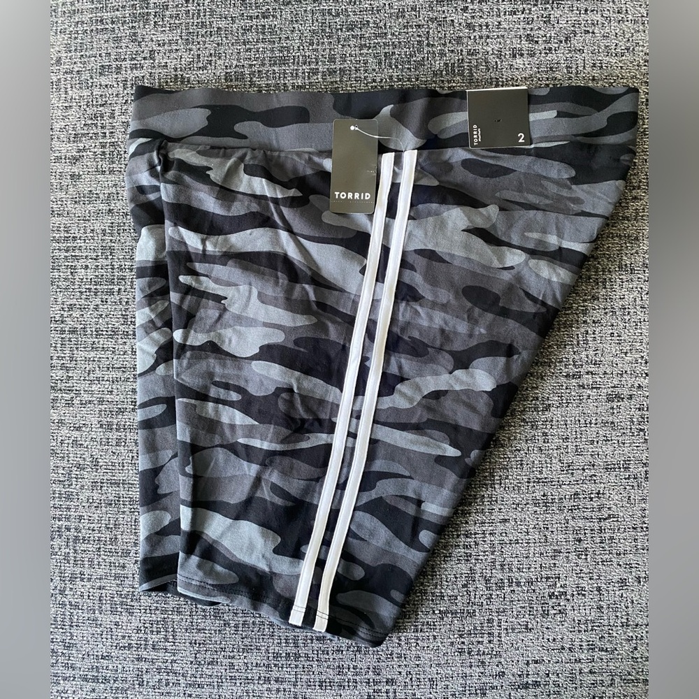 Torrid Bike Shorts Camouflage with White Side Stripe - Picture 8 of 11
